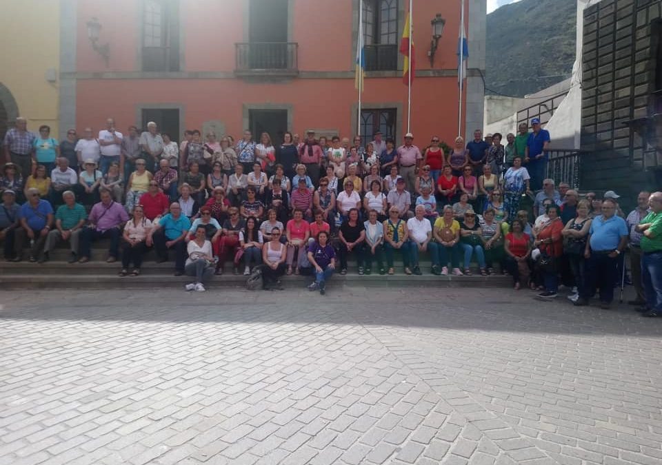 Un grupo de mayores del municipio participa en una excursión a Garachico