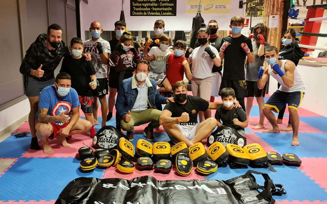 El Ayuntamiento dota al Club Muaythai La Victoria con nuevo equipamiento