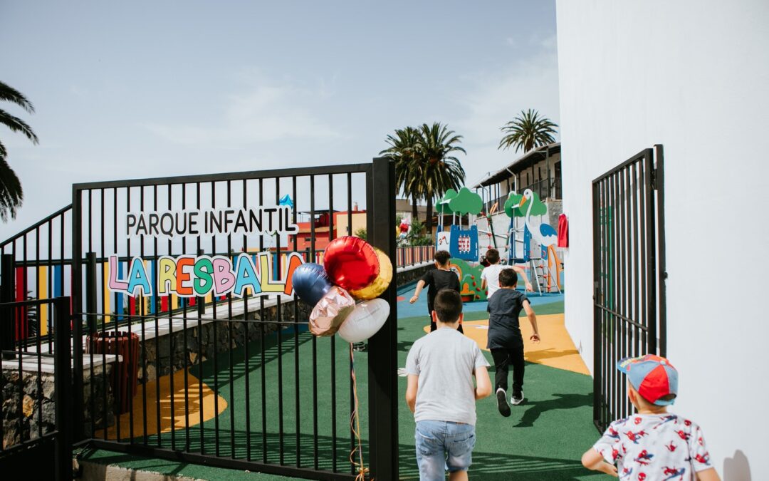 El barrio de La Resbala estrena parque infanil