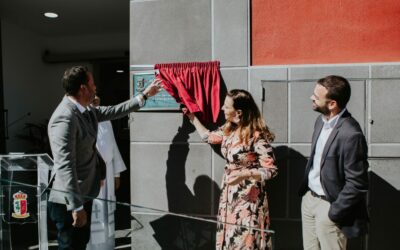 La renovada biblioteca municipal potencia su conexión con el Parque El Pinar