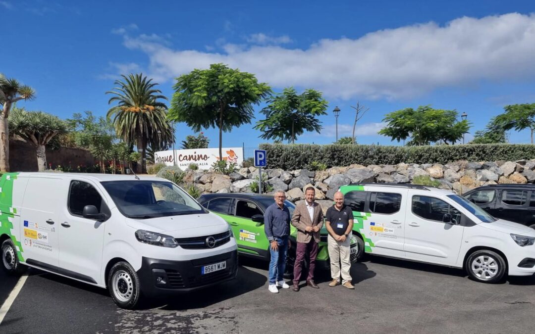 Tres nuevos vehículos eléctricos se suman a la flota municipal